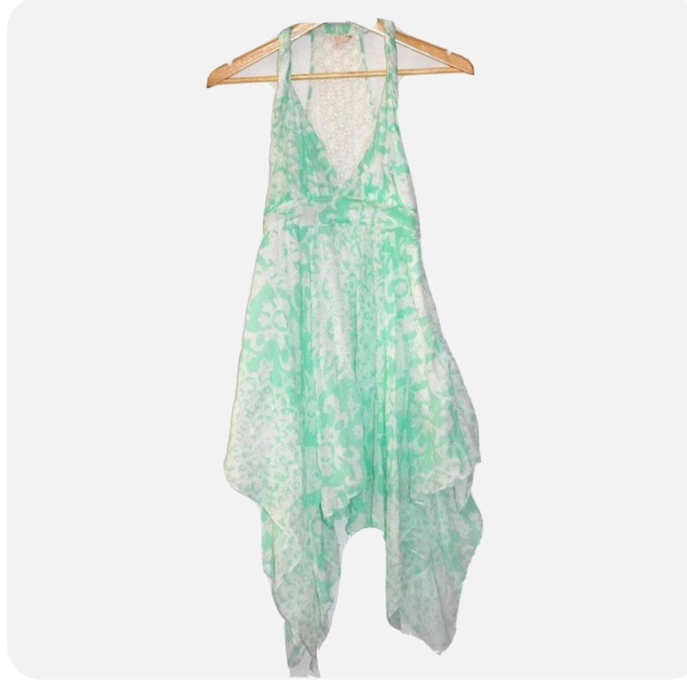 GUESS Green White Halter Top Women's Size 0 Lace detail Empire Boho Chic Hi Lo